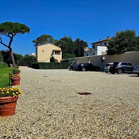 La Villa Apartments Tinaia - Excellent For Sardegna & Corsica - 6-8 Beds - Private Parking Included With Camera Ливорно Экстерьер фото