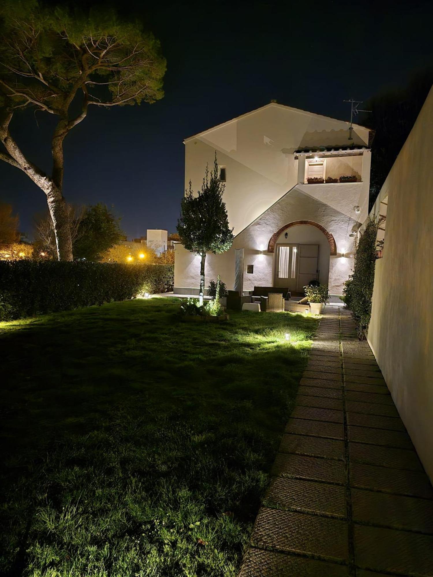 La Villa Apartments Tinaia - Excellent For Sardegna & Corsica - 6-8 Beds - Private Parking Included With Camera Ливорно Экстерьер фото