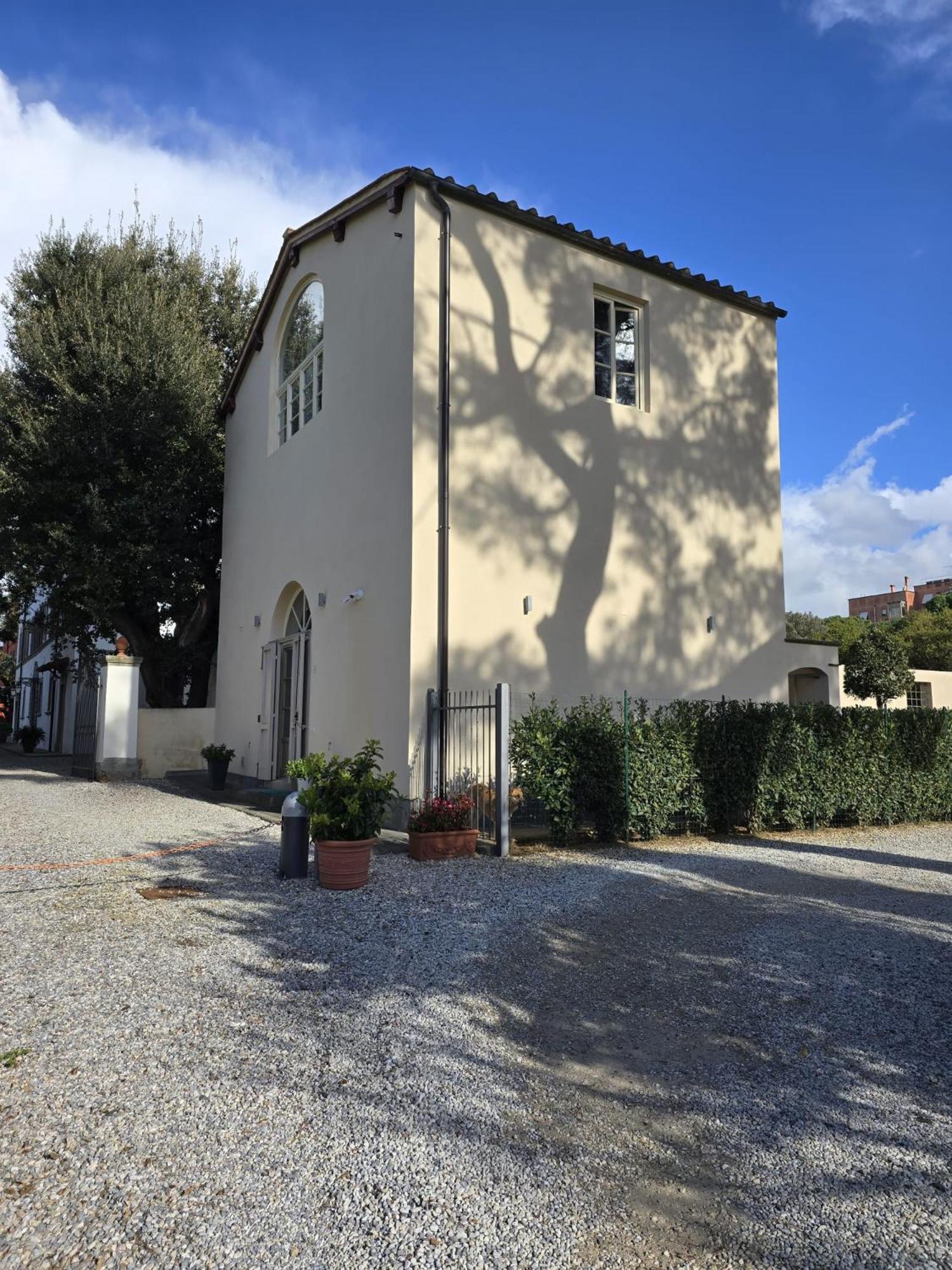La Villa Apartments Tinaia - Excellent For Sardegna & Corsica - 6-8 Beds - Private Parking Included With Camera Ливорно Экстерьер фото