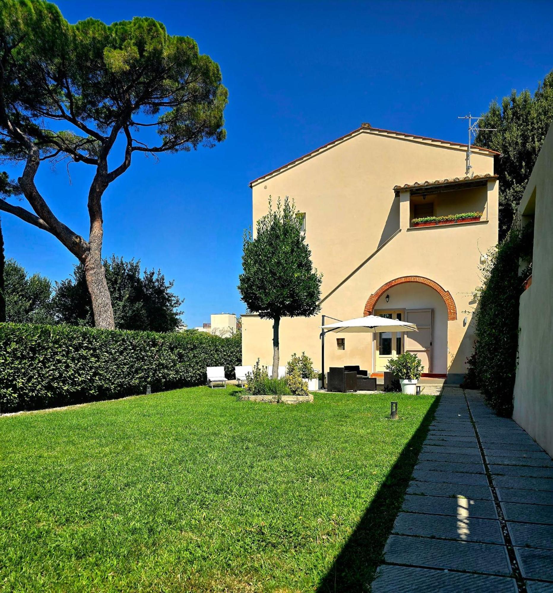 La Villa Apartments Tinaia - Excellent For Sardegna & Corsica - 6-8 Beds - Private Parking Included With Camera Ливорно Экстерьер фото