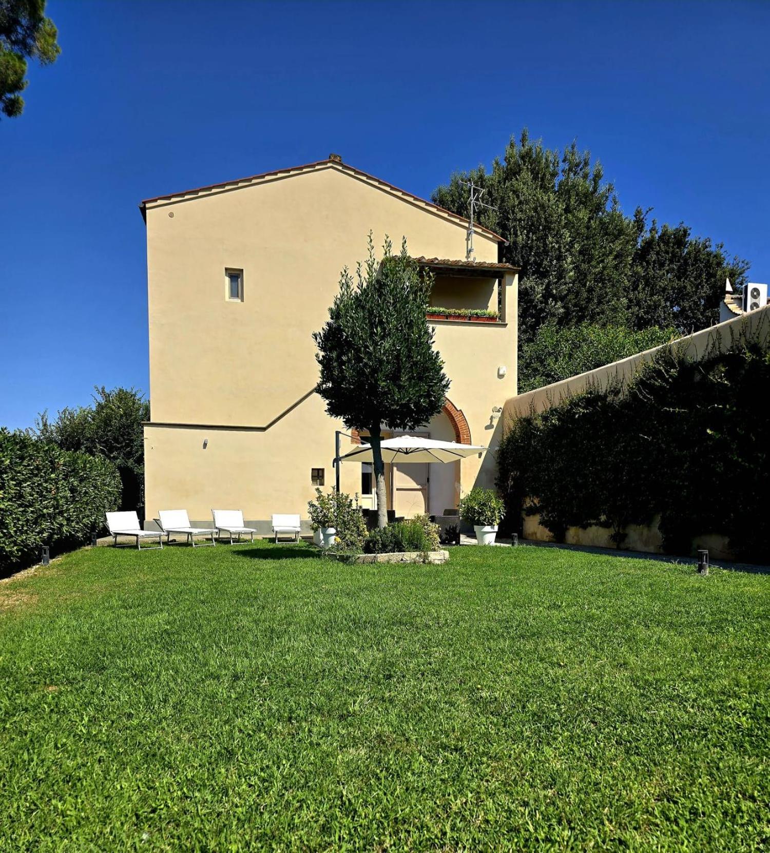 La Villa Apartments Tinaia - Excellent For Sardegna & Corsica - 6-8 Beds - Private Parking Included With Camera Ливорно Экстерьер фото